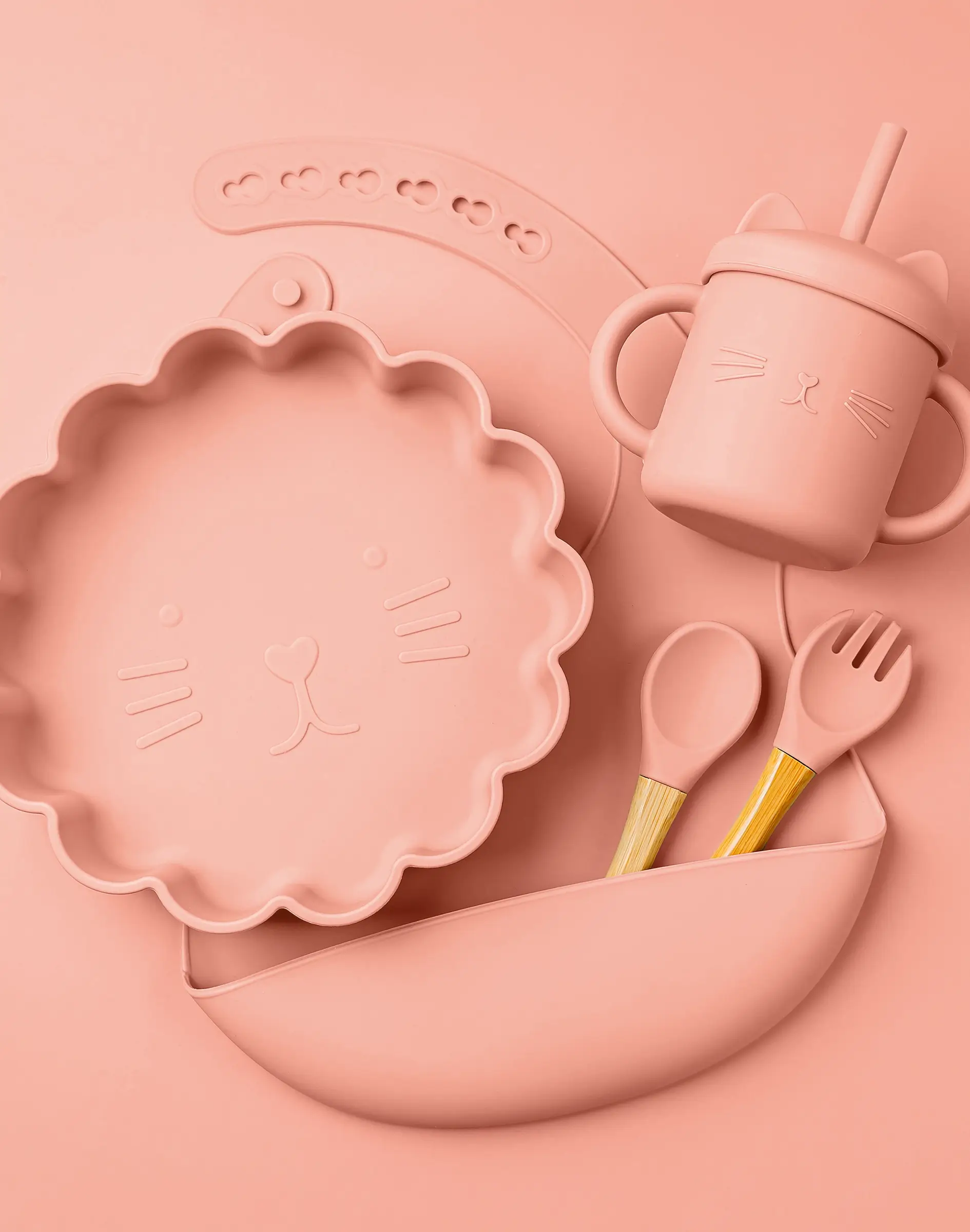 Silikon-Babylätzchen mit Teller und Trinkbecher